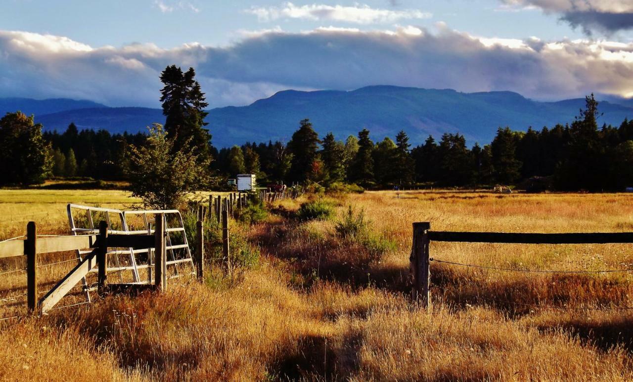 Paradise Acres Ranch Nanoose Bay Buitenkant foto